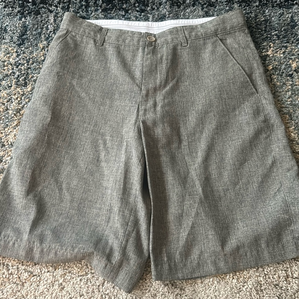 Men’s golf shorts. Size 30